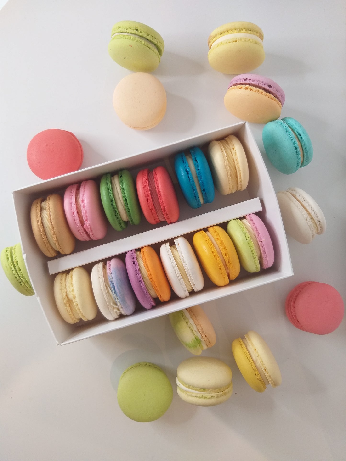 12 Pack Macarons A