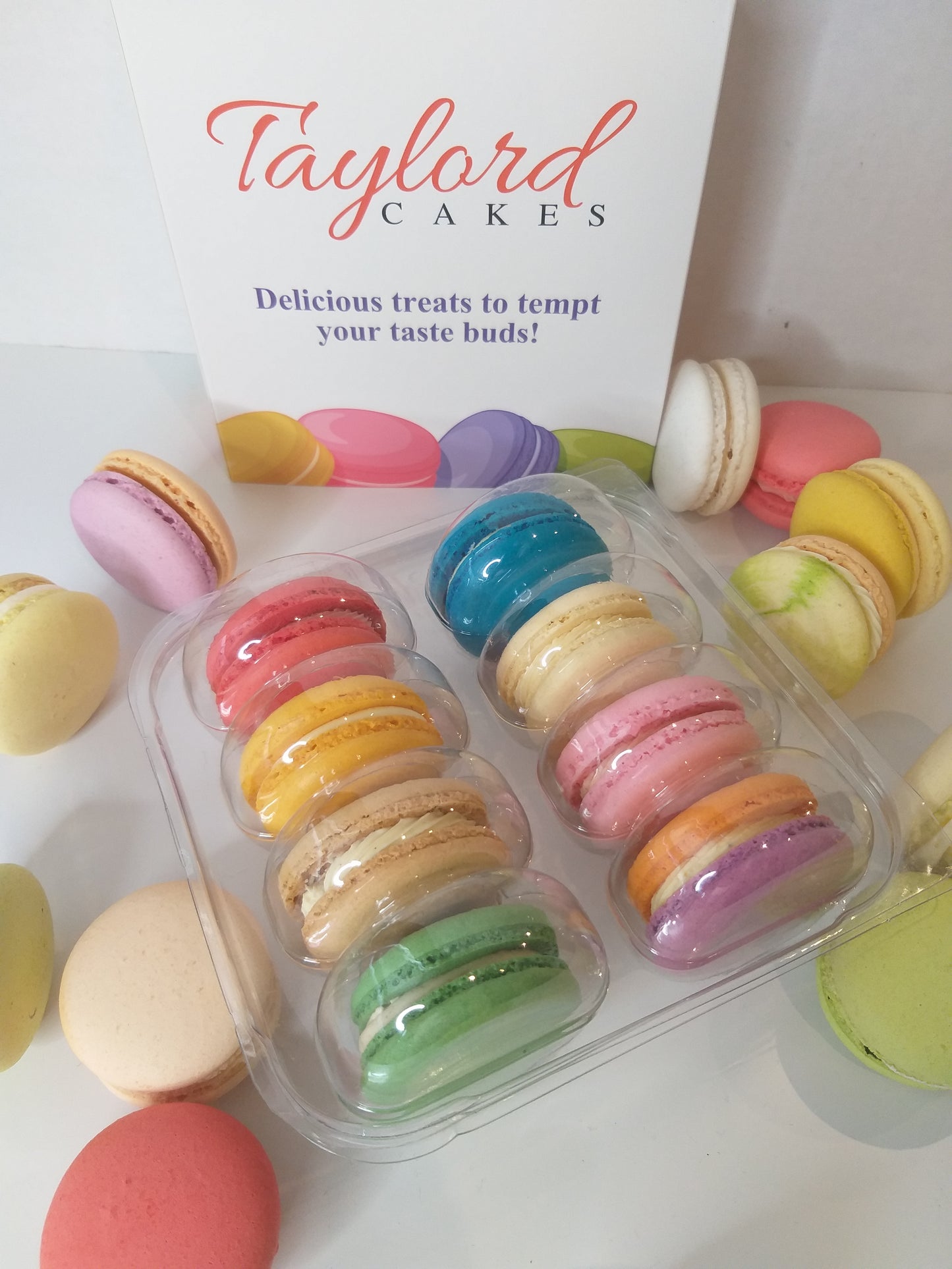 8 Pack Macarons